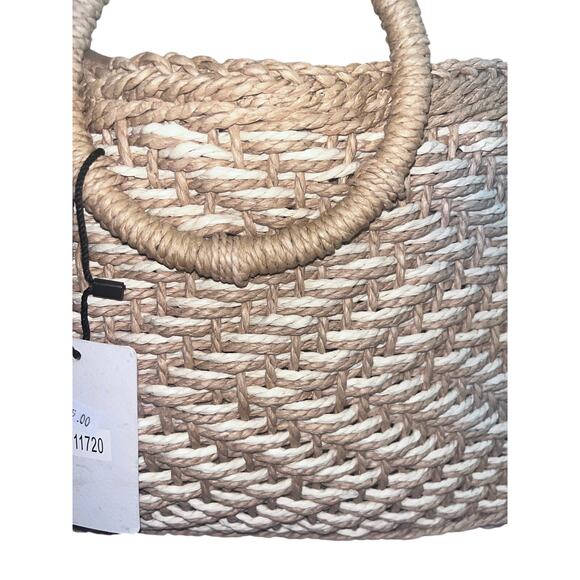 NWT Fashion Style Drawstring Tote – 18"x12" – Canvas Closure - Picture 4 of 7